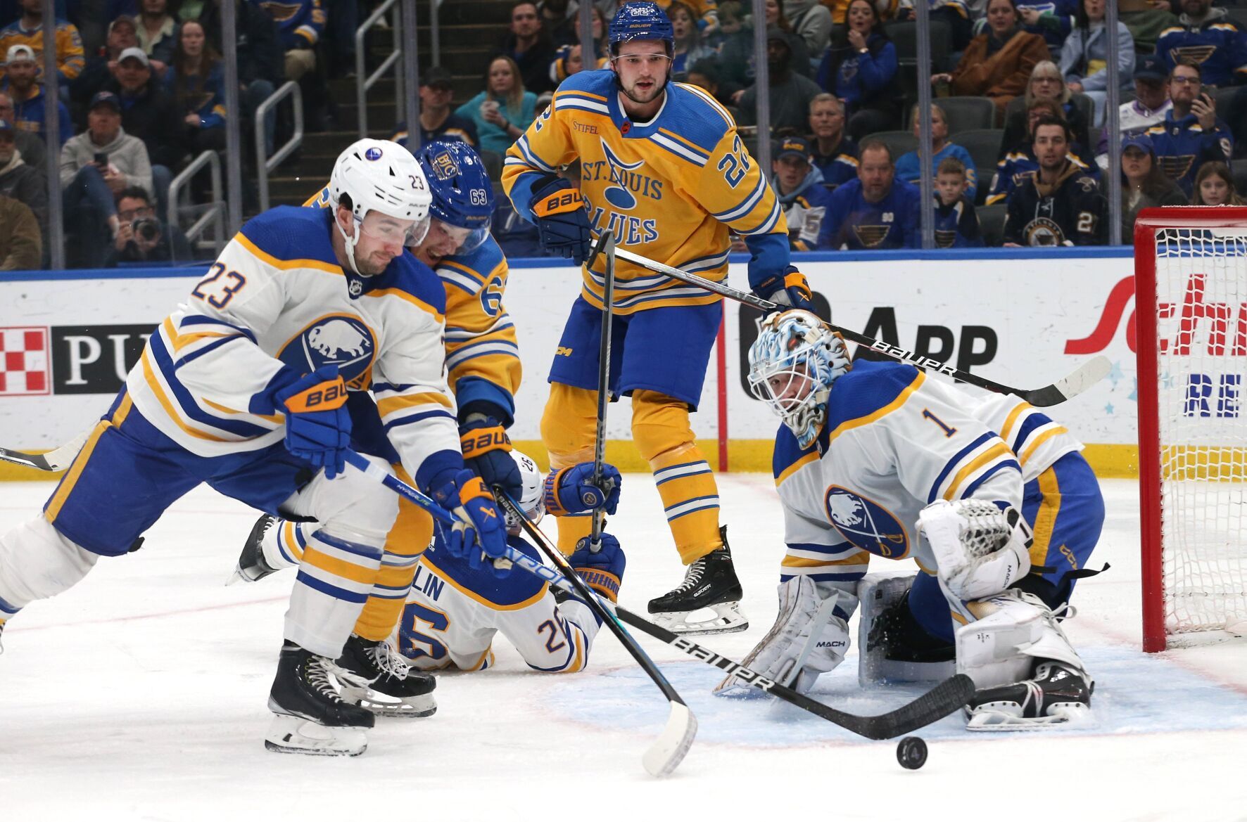St. Louis Blues take on the Buffalo Sabres